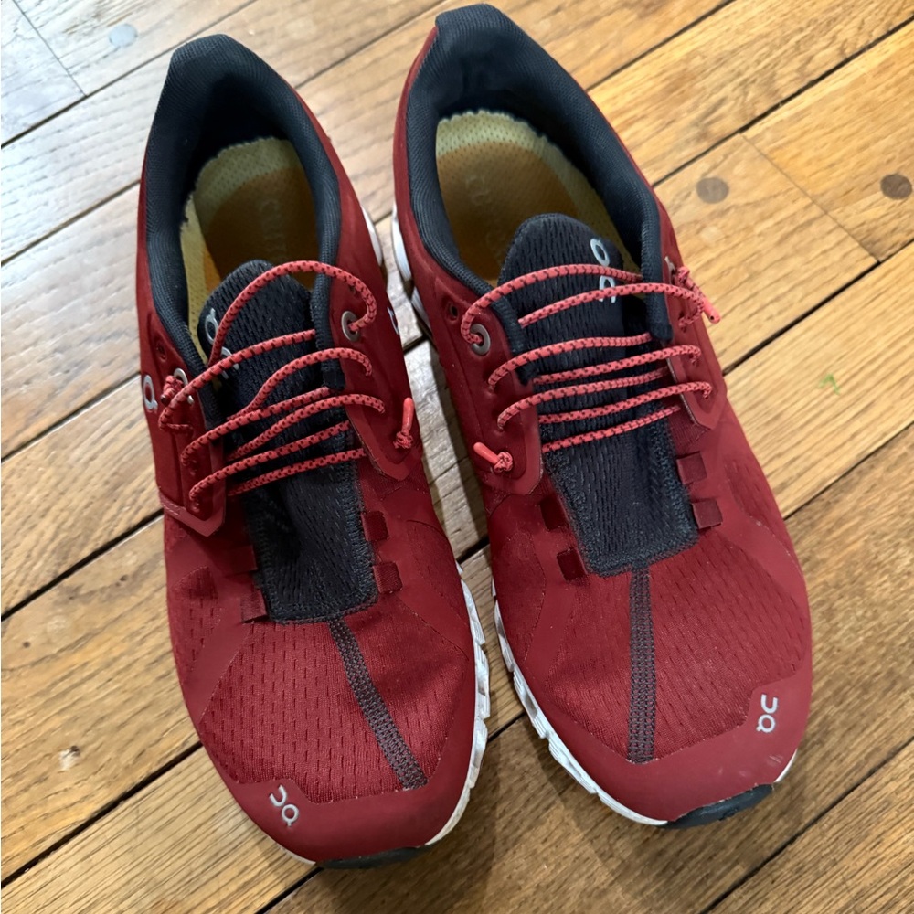Women’s ON cloud running shoes, W9